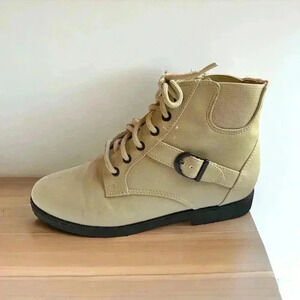 Dawson Creek Women's Size 7.5 New No Tags Cream-Colored Lace-Up Ankle Boots